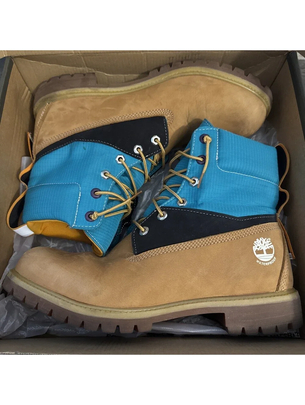 Timberland Men's 6-Inch Treadlight Waterproof Boots Wheat Teal Nubuck Size 12